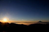 【写真】北岳山荘からの朝日